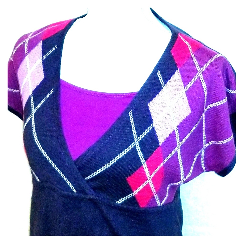 New York and Company Short Sleeve V-neck Sweater